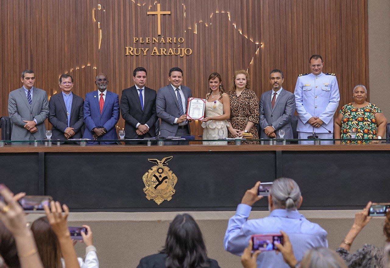 Delegado Pericles entrega a Medalha do Merito Juridico a procuradora chefe do MPT Alzira Melo Costa Foto Marcio James