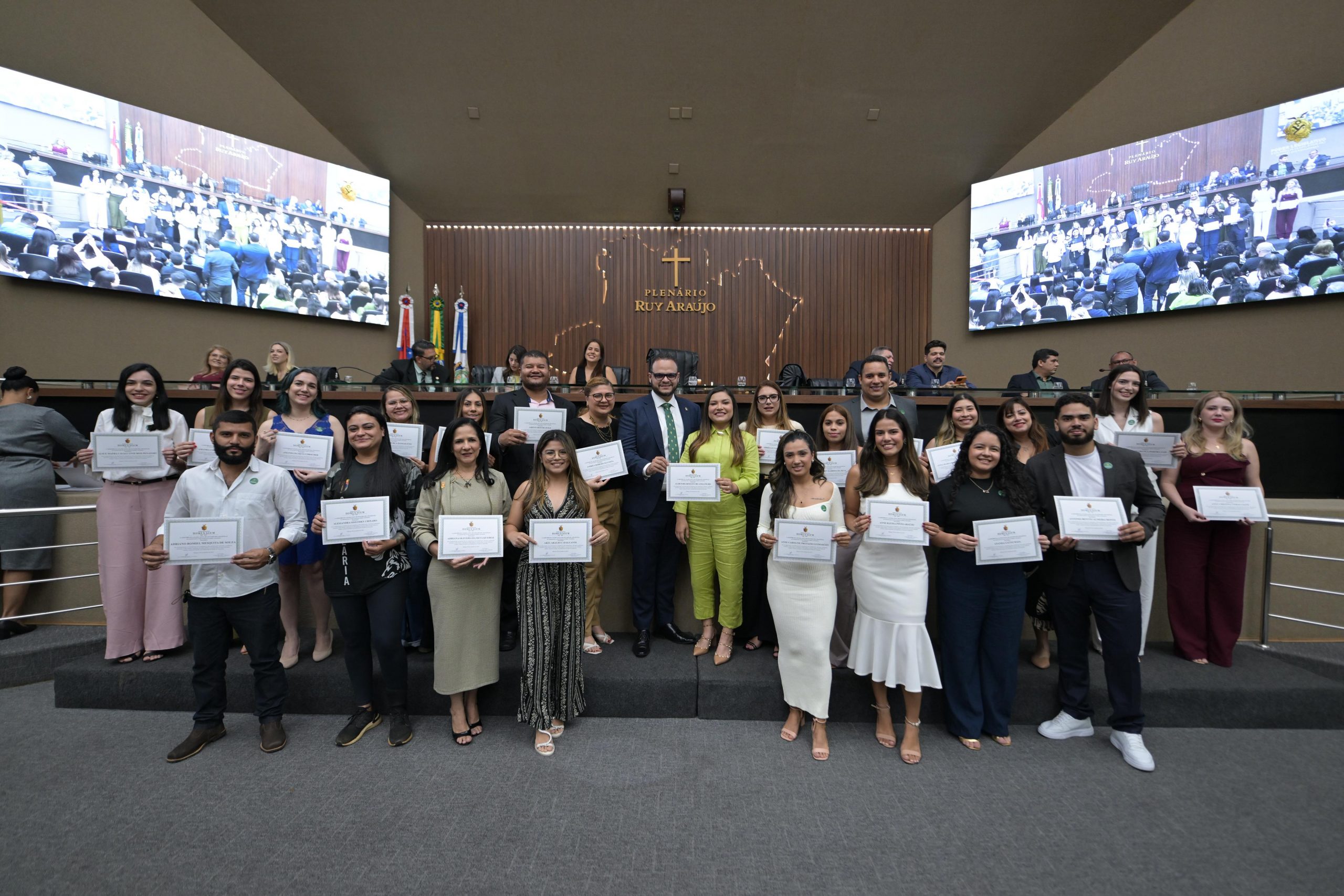 Deputada Joana Darc promove Sessao Especial em homenagem ao Dia do Medico Veterinario na Aleam scaled