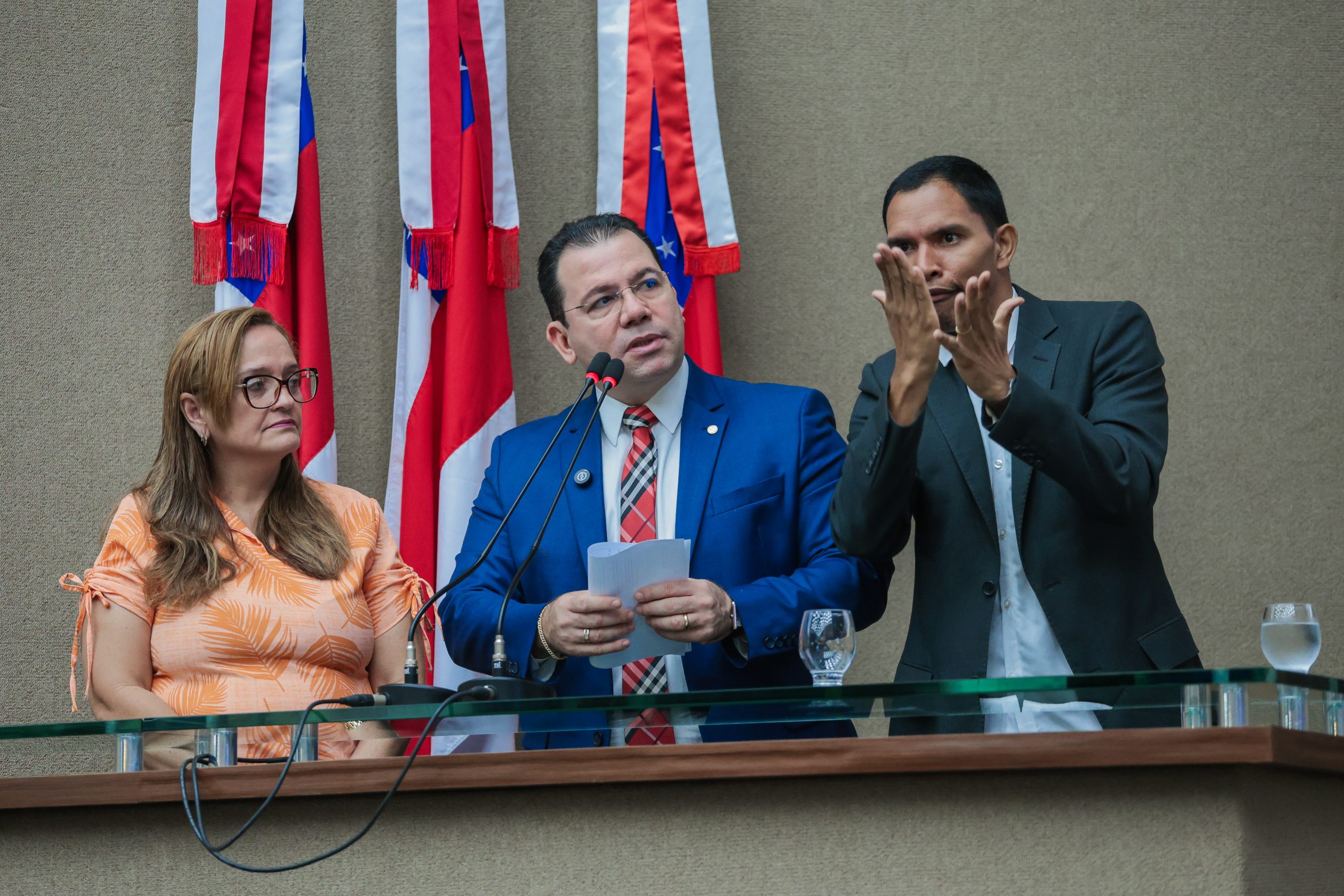 Wilker Barreto destaca avancos e desafios em politicas para pessoas com deficiencia auditiva na Assembleia Legislativa 2 scaled