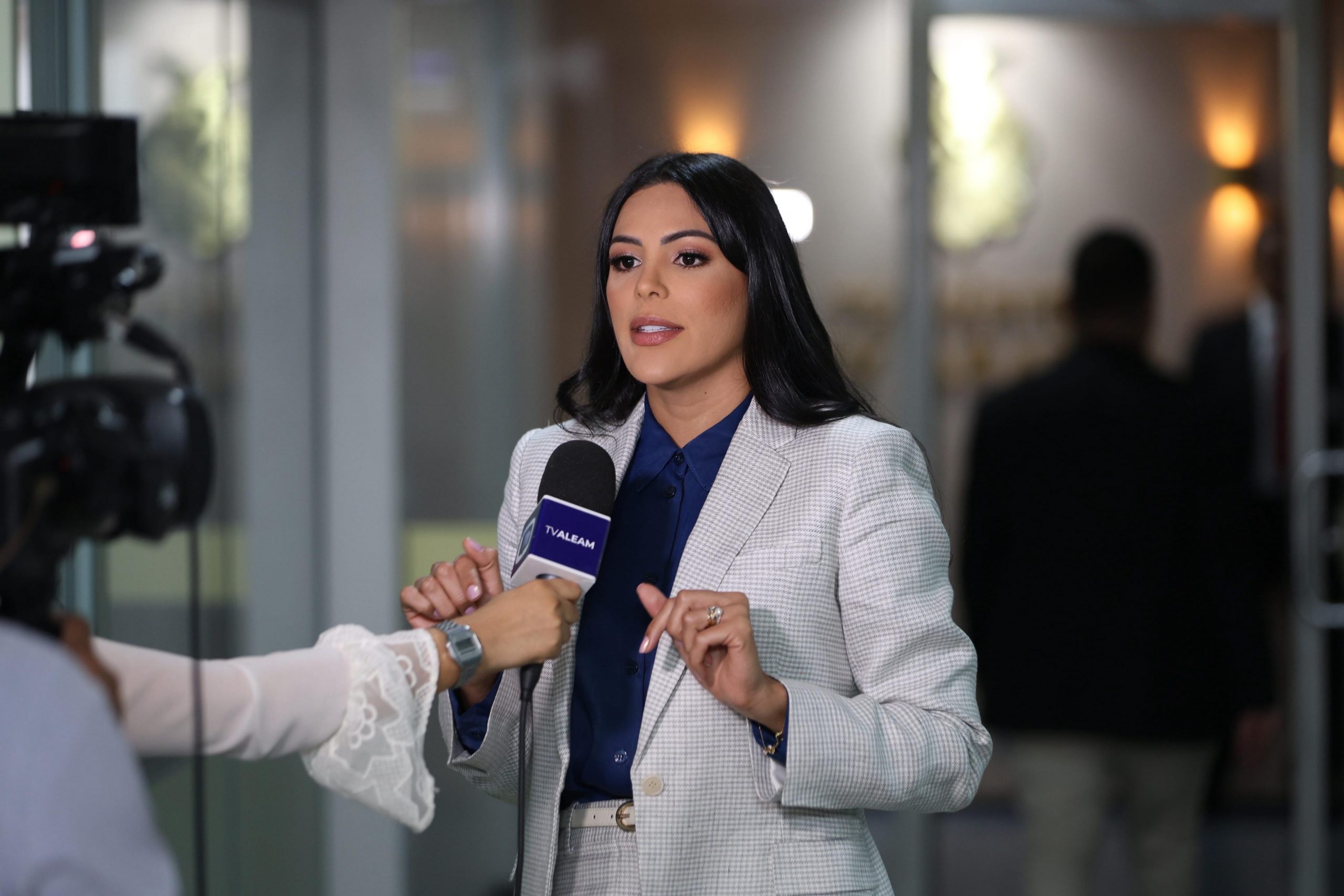 Deputada Mayra Dias denuncia superlotacao falta de medicamentos e precariedade no atendimento da FCecon Foto Tadeu Rocha scaled