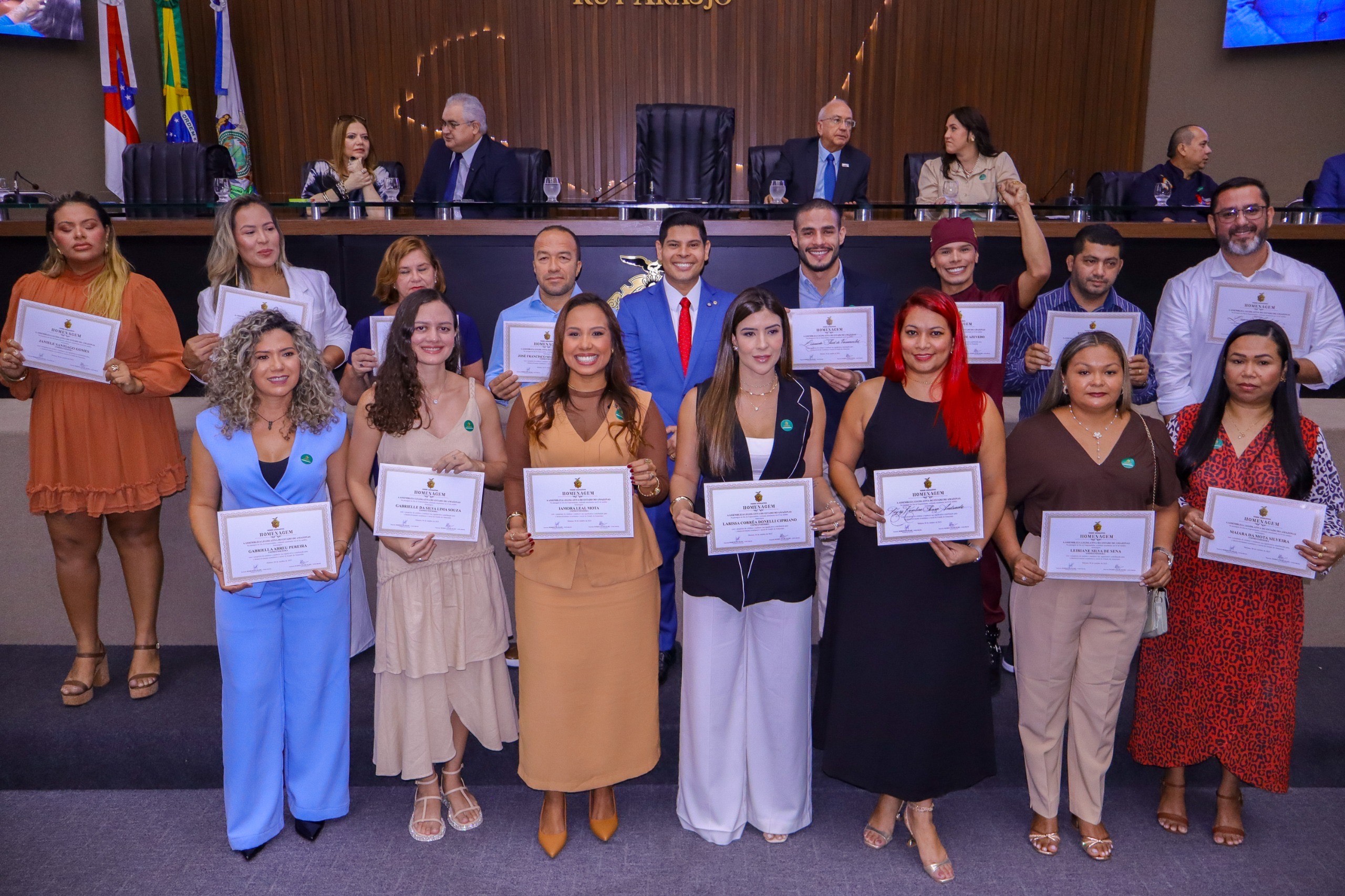 Deputado estadual Mario Cesar Filho homenageia mais de 100 empreendedores amazonenses que fazem o Estado crescer Foto Leandro Cardoso
