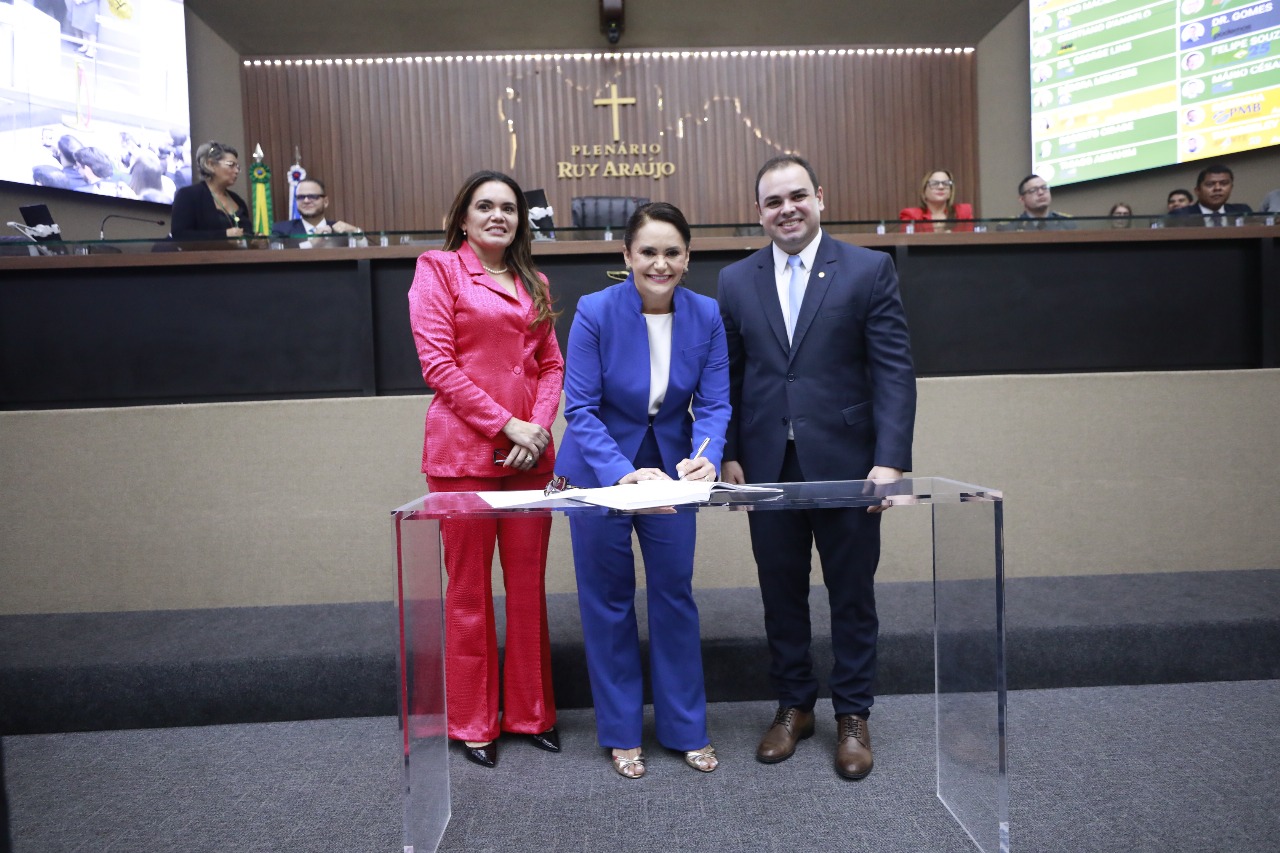 Professora Jacqueline toma posse como deputada estadual na Aleam e reforca presenca feminina no Parlamento Foto Danilo Mello Aleam