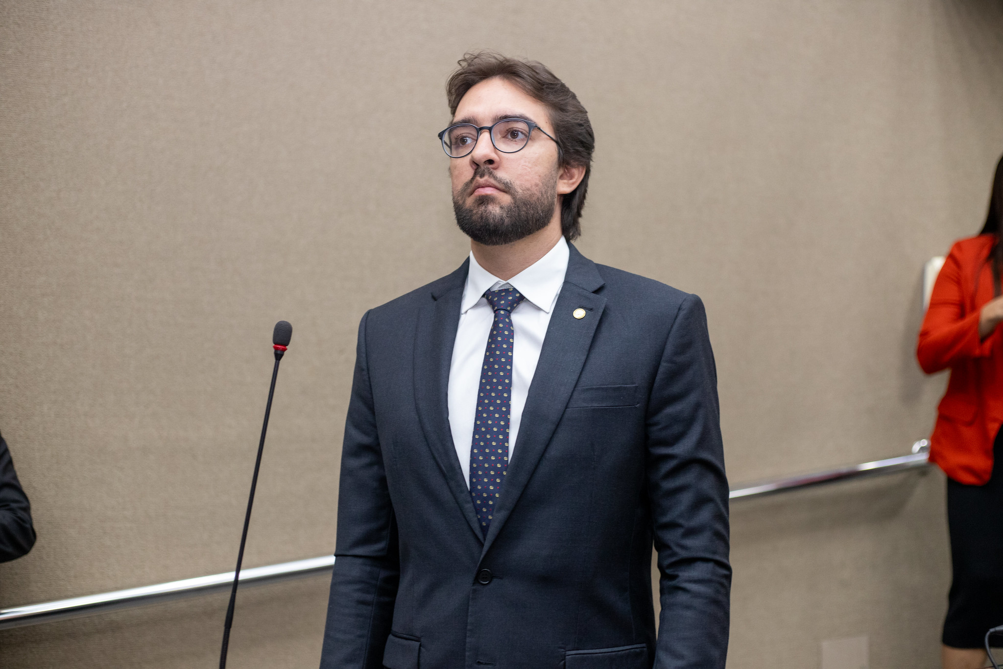 Projeto de Thiago Abrahim reconhece servico voluntario em saude como experiencia profissional