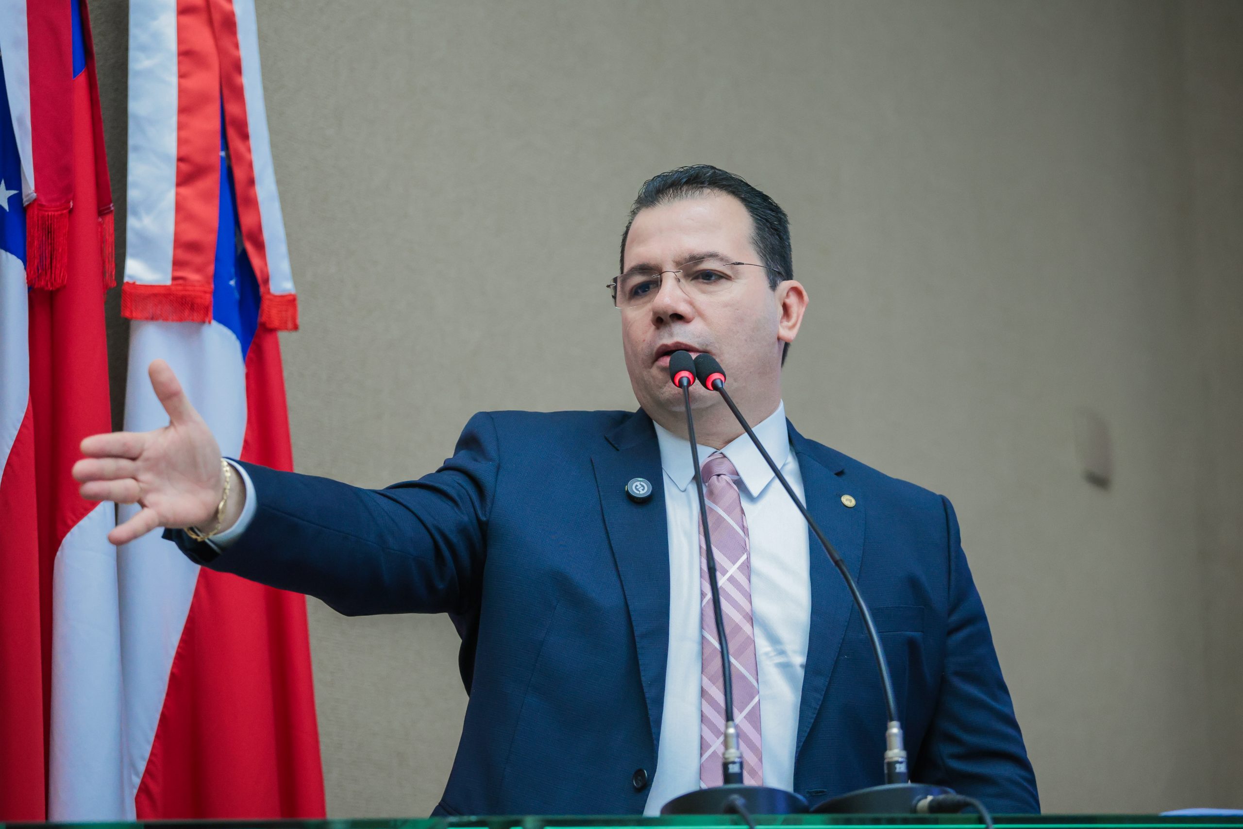Wilker Barreto denuncia contrato de R 529 milhoes da Seduc com recursos do Fundeb scaled