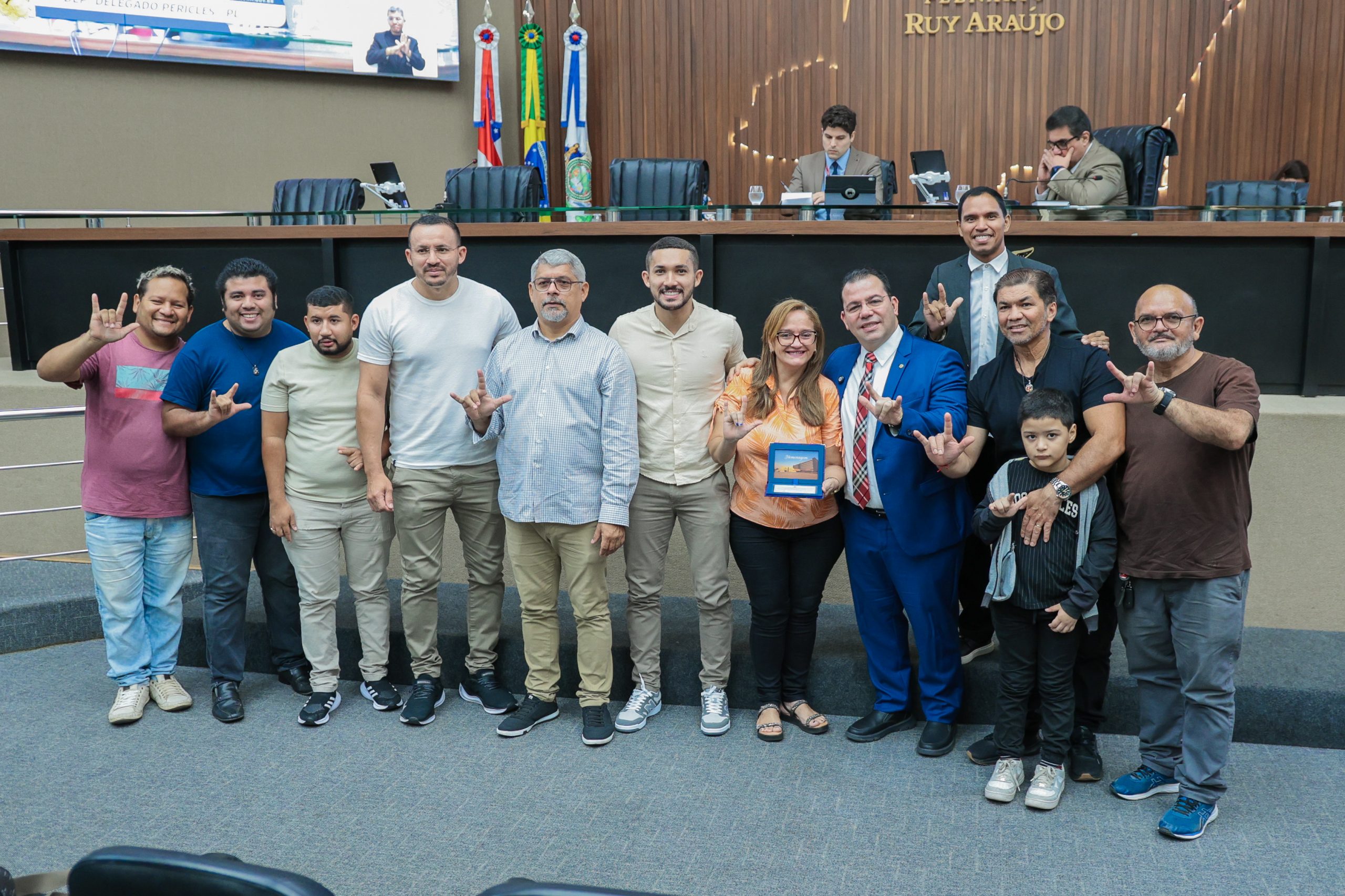 Wilker Barreto destaca avancos e desafios em politicas para pessoas com deficiencia auditiva na Assembleia Legislativa scaled