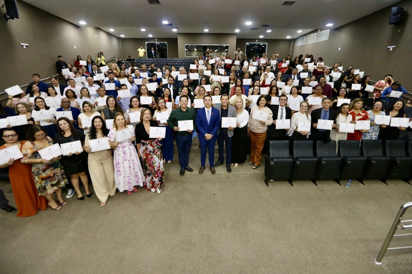 Assembleia Legislativa do Amazonas presta homenagem a gestores escolares por iniciativa do deputado Daniel Almeida Foto Gilson Mello