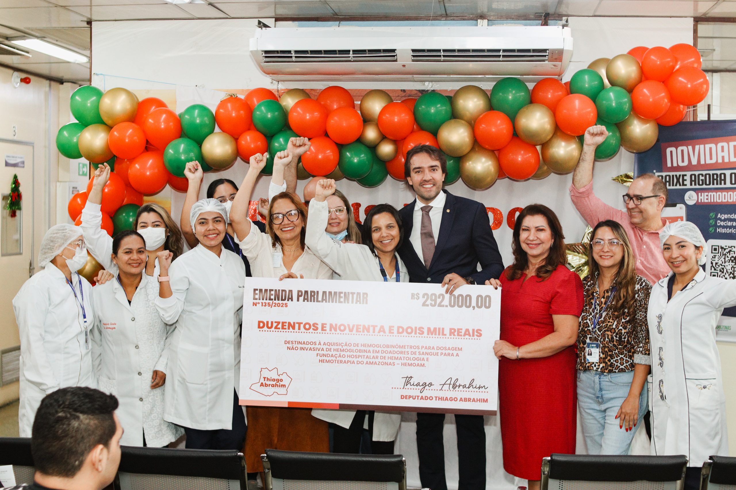 Deputado Thiago Abrahim e homenageado pelo Hemoam por emenda que garante tecnologia inedita na triagem de doadores Foto Natalia Sa scaled