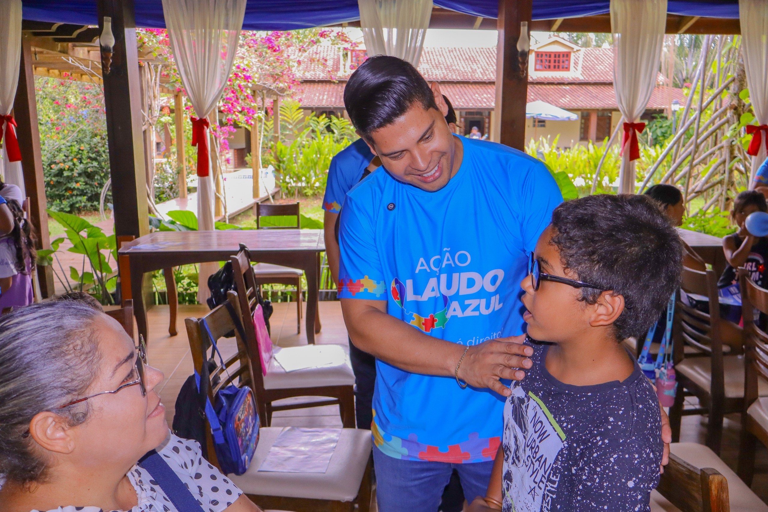 Laudo Azul no Interior Deputado Estadual Mario Cesar Filho leva acao de diagnostico de autismo as criancas de Novo Airao